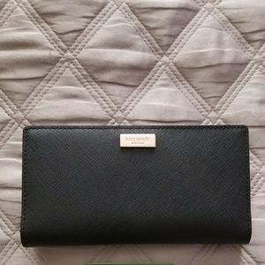 Black Kate Spade wallet (new condition) never used